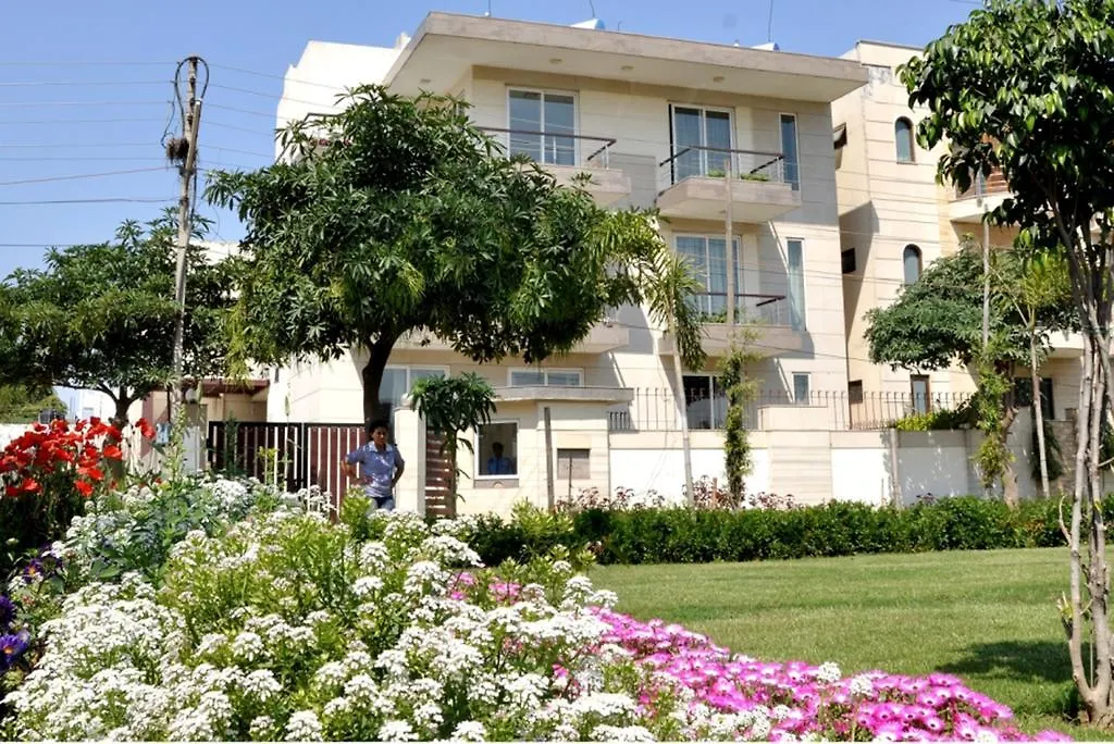Perch Service Apartment- Sector 40 Gurgaon 3*,  Índia