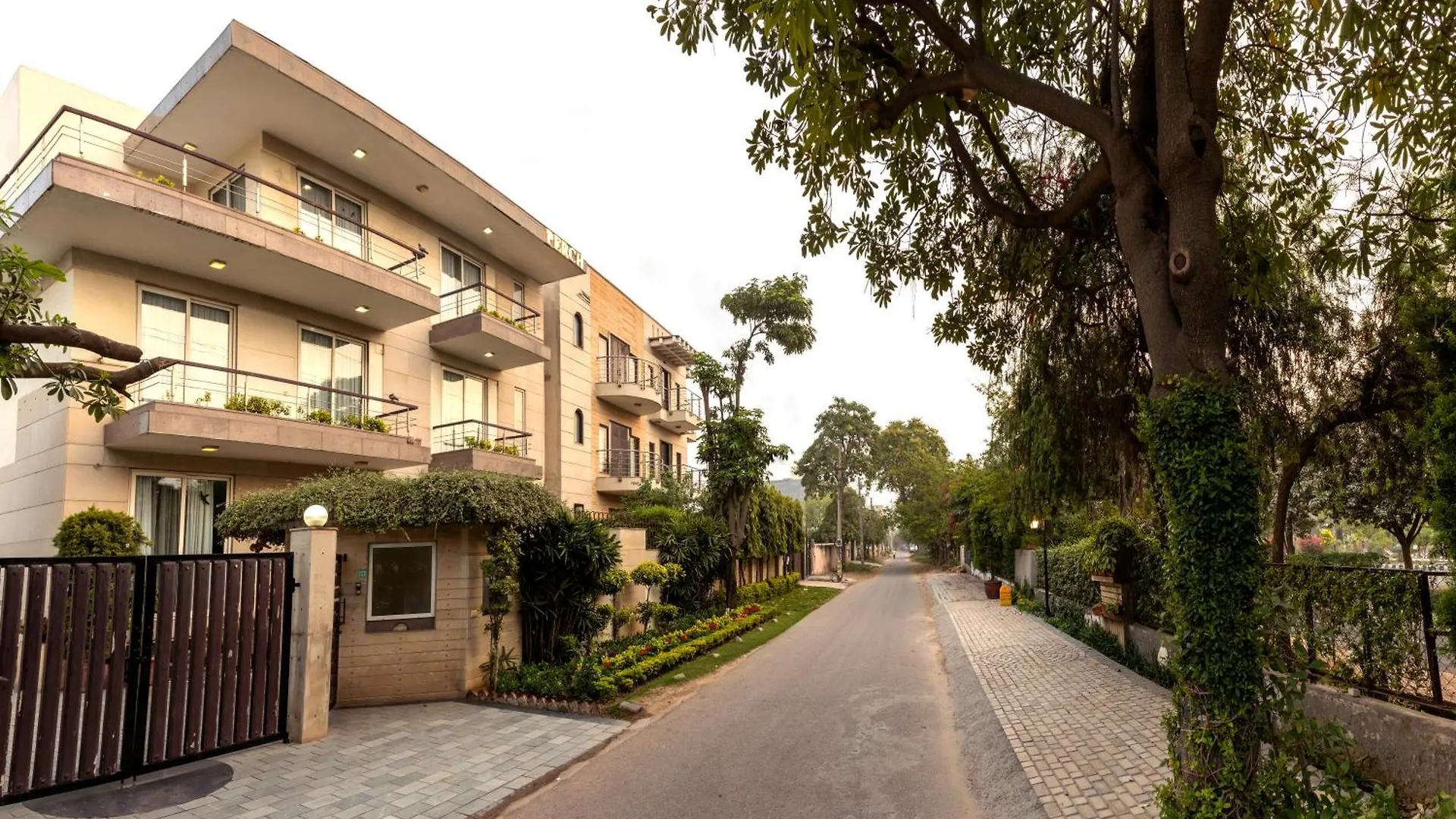 Bed & Breakfast Perch Service Apartment- Sector 40 Gurgaon