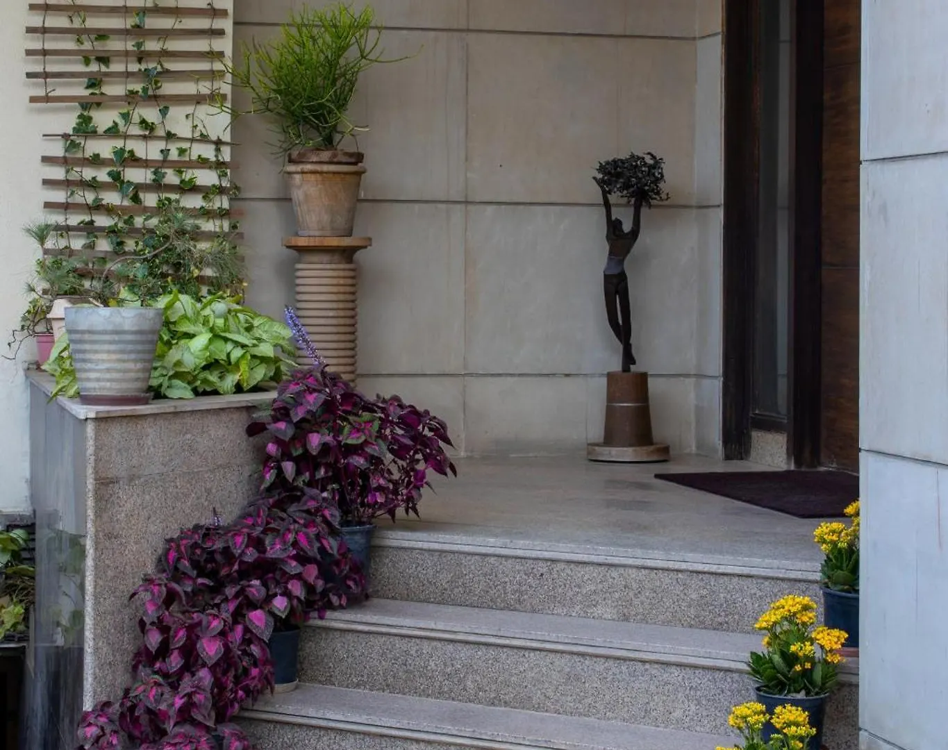 Bed & Breakfast Perch Service Apartment- Sector 40 Gurgaon