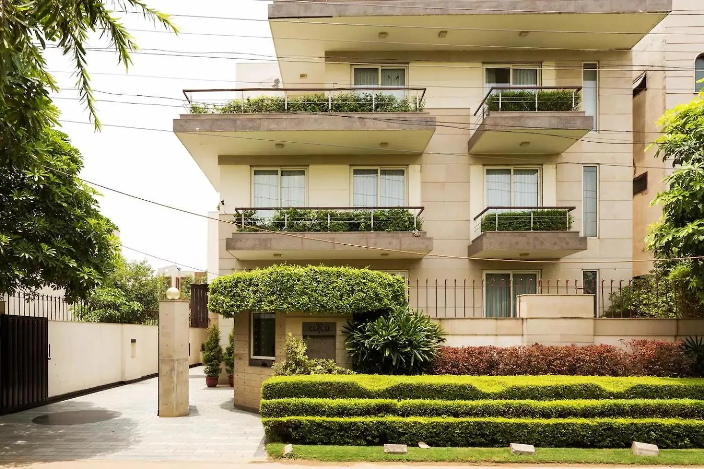 *** Bed & Breakfast Perch Service Apartment- Sector 40 Gurgaon India