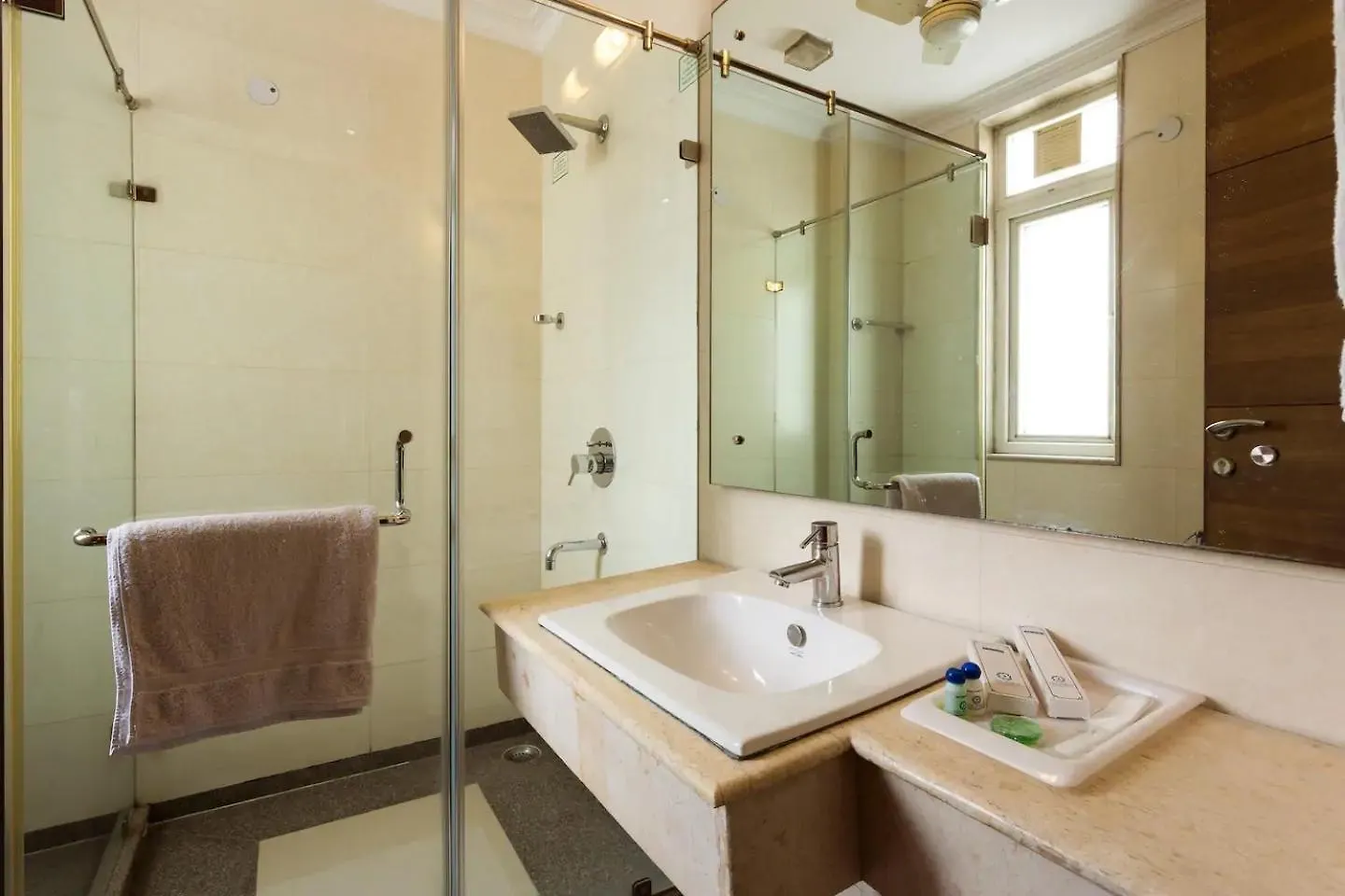 Perch Service Apartment- Sector 40 Gurgaon Bed & Breakfast
